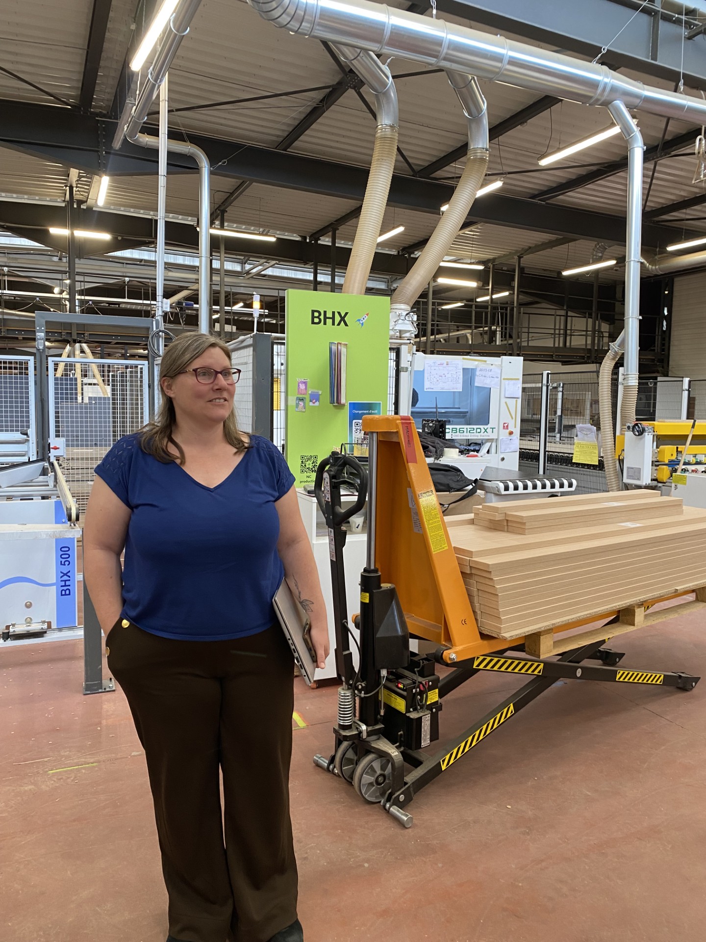 Atelier de production, matières et machines industrielles